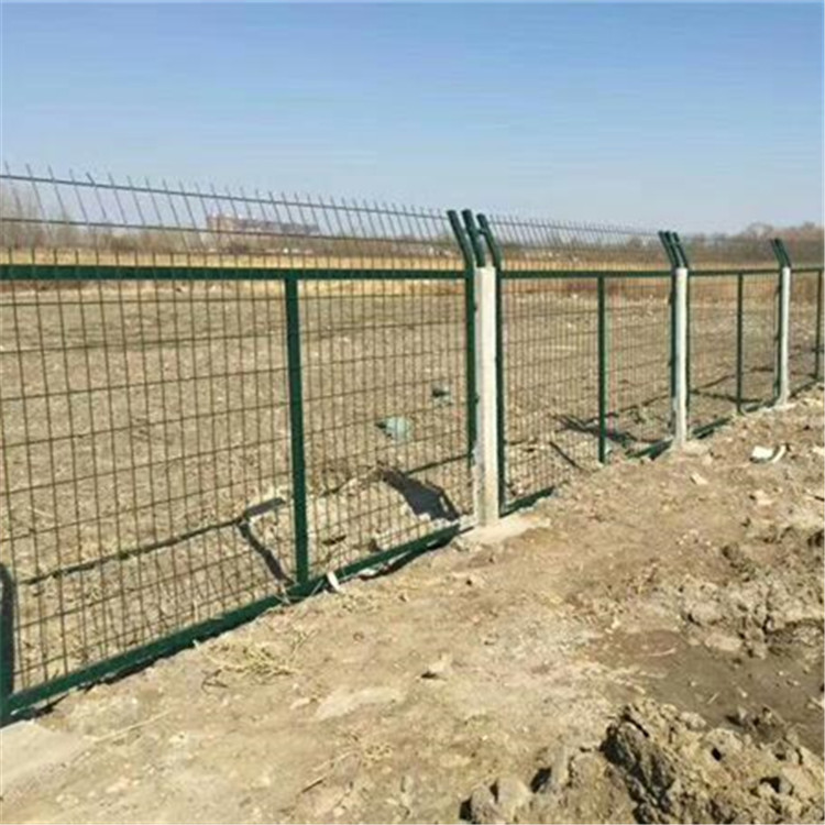 鐵路防護柵欄案例展示圖片2 鐵路防護柵欄案例展示圖片2